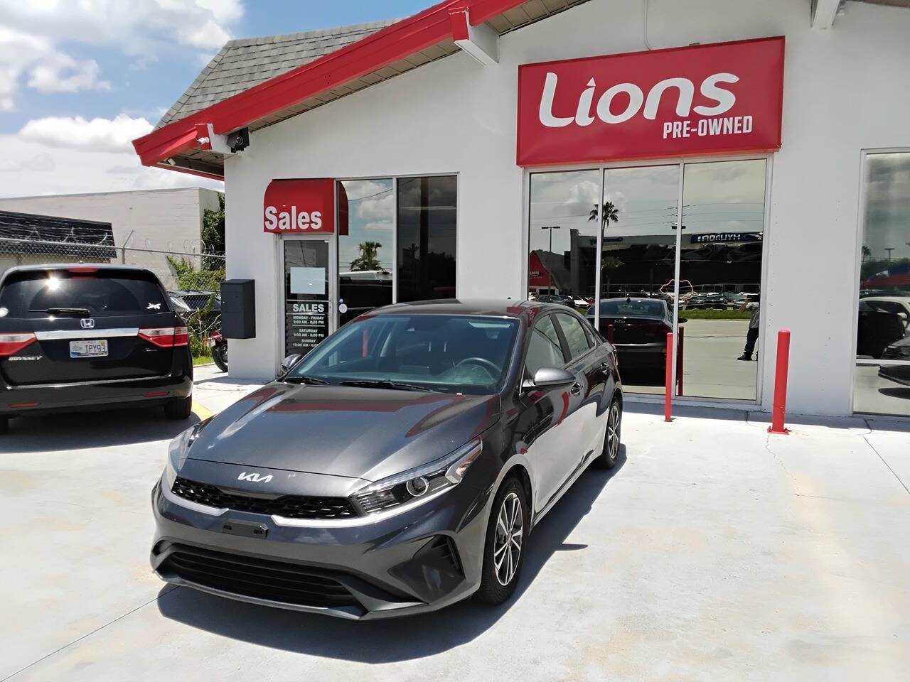 Used 2022 Kia Forte LXS FWD image 7