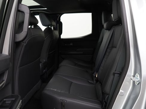 Used 2025 Toyota Tacoma TRD Off-Road image 16