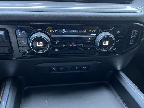 Used 2024 Chevrolet Silverado 2500 High Country w/ High Country Premium Package AWD/4WD image 20
