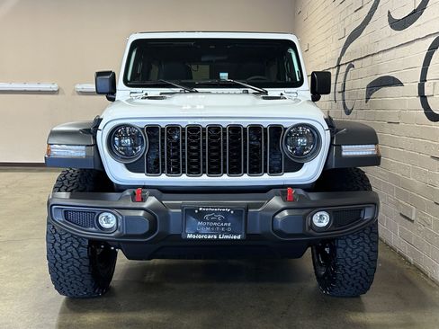 Used 2025 Jeep Wrangler Unlimited Rubicon w/ Convenience Group AWD/4WD image 8