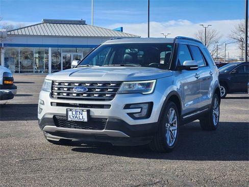 Used 2017 Ford Explorer Limited image 4