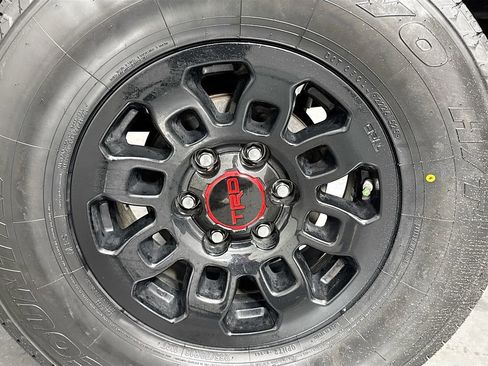 Used 2022 Toyota Tacoma SR image 32