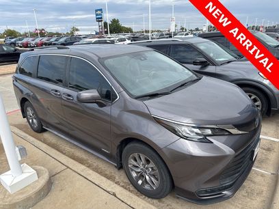 Used 2021 Toyota Sienna LE