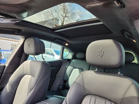 Used 2023 Maserati Levante GT AWD/4WD image 16