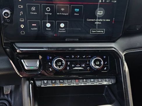 Used 2025 GMC Sierra 2500 AT4X AWD/4WD image 15