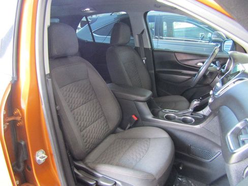 Used 2018 Chevrolet Equinox LT w/ Sun & Infotainment Package FWD image 12