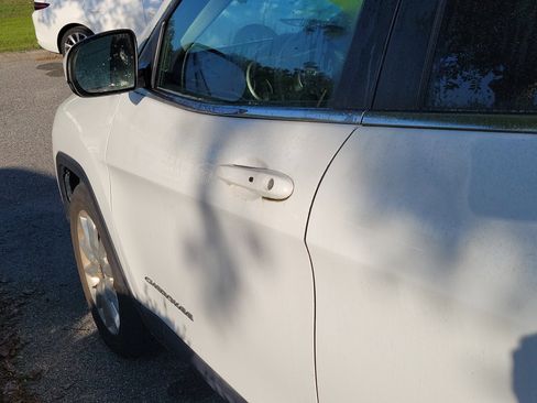 Used 2017 Jeep Cherokee Limited image 25