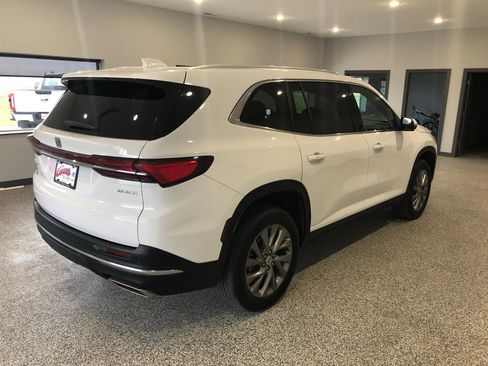 Used 2025 Buick Enclave Preferred image 3