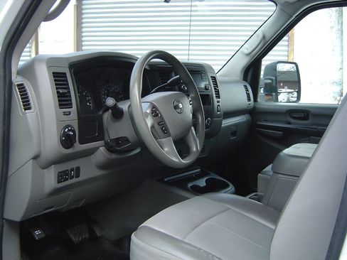 Used 2018 Nissan NV 2500 SV image 7