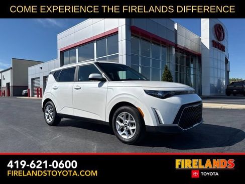 Used 2025 Kia Soul LX w/ LX Technology Package FWD image 1
