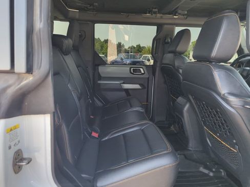 Used 2022 Ford Bronco Badlands w/ Sasquatch Package AWD/4WD image 18
