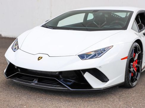Used 2018 Lamborghini Huracan Performante AWD/4WD image 23