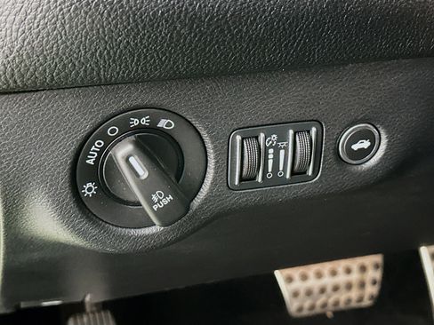 Used 2015 Dodge Challenger SRT w/ Technology Group image 17