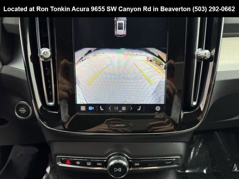 Used 2024 Volvo XC40 B5 Core image 22