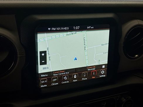 Used 2021 Jeep Wrangler Unlimited Sahara AWD/4WD image 9