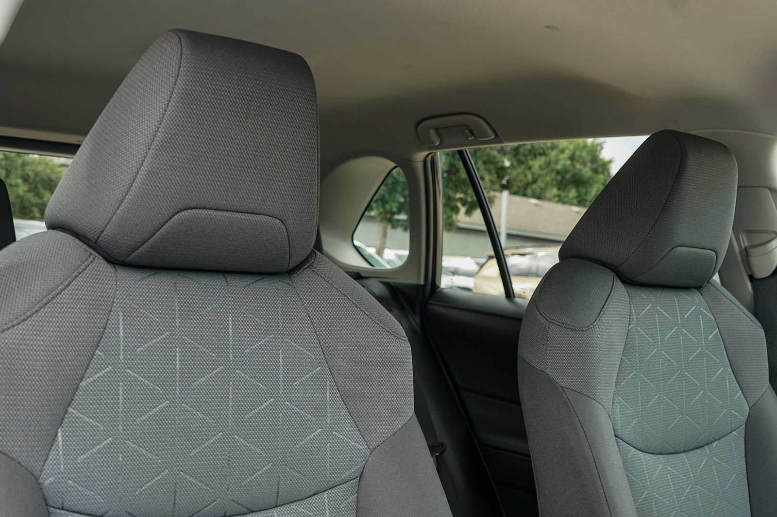 Used 2025 Toyota RAV4 XLE FWD image 25