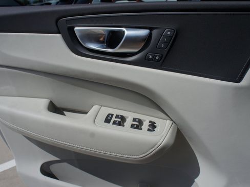 New 2025 Volvo XC60 B5 Plus w/ Protection Package Premier image 19