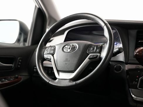 Used 2019 Toyota Sienna Limited Premium image 11