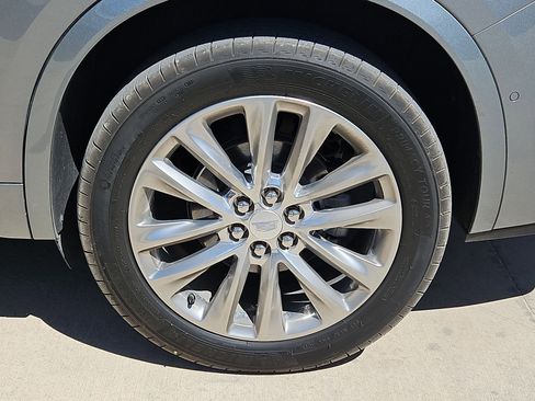 Used 2023 Cadillac XT6 Premium Luxury w/ Technology Package image 9