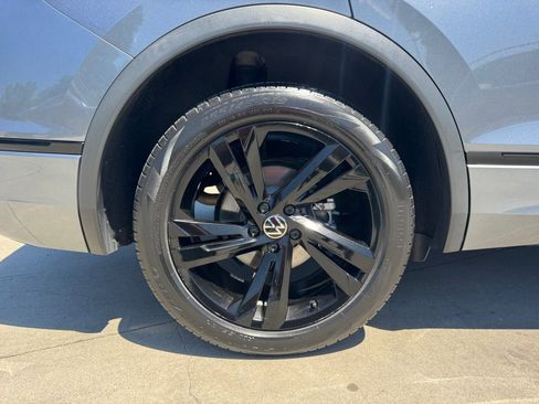 Certified 2023 Volkswagen Tiguan SE R-Line FWD image 27