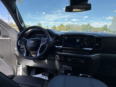 Used 2025 Chevrolet Silverado 1500 High Country w/ High Country Premium Package image 3