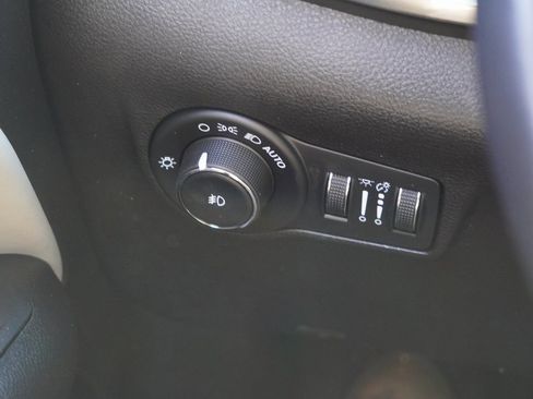 Used 2022 Jeep Compass Limited image 18