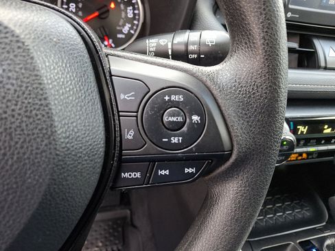 Used 2022 Toyota RAV4 XLE w/ Convenience Package image 22