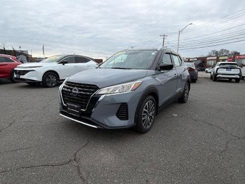 Certified 2022 Nissan Kicks SV image 1