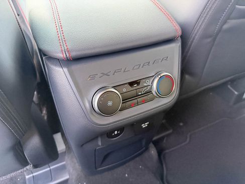 Used 2021 Ford F350 Lariat w/ Chrome Package image 33