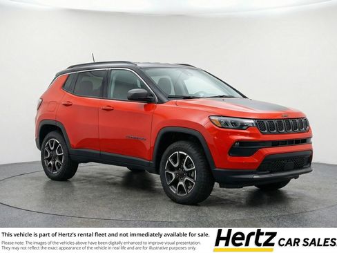 Used 2025 Jeep Compass Trailhawk image 1