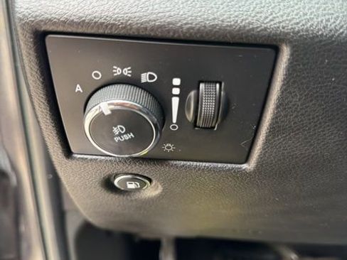 Used 2020 Jeep Grand Cherokee Altitude RWD image 11