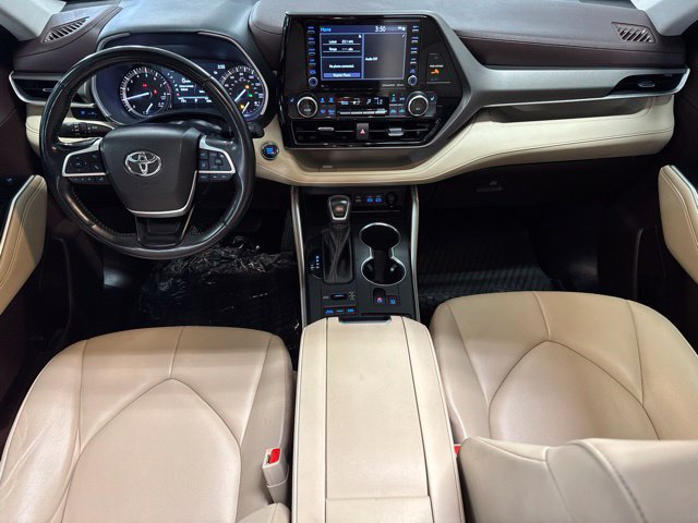 Used 2022 Toyota Highlander XLE AWD/4WD image 5