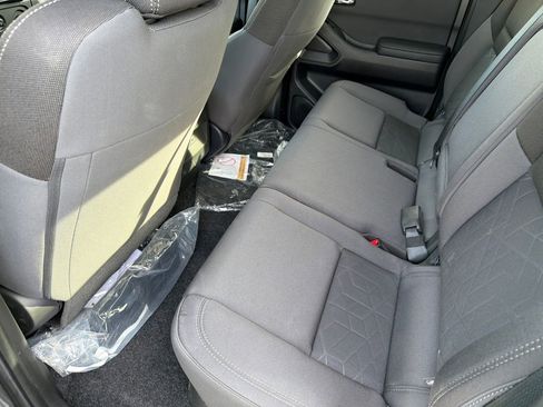 Used 2025 Nissan Frontier SV image 27