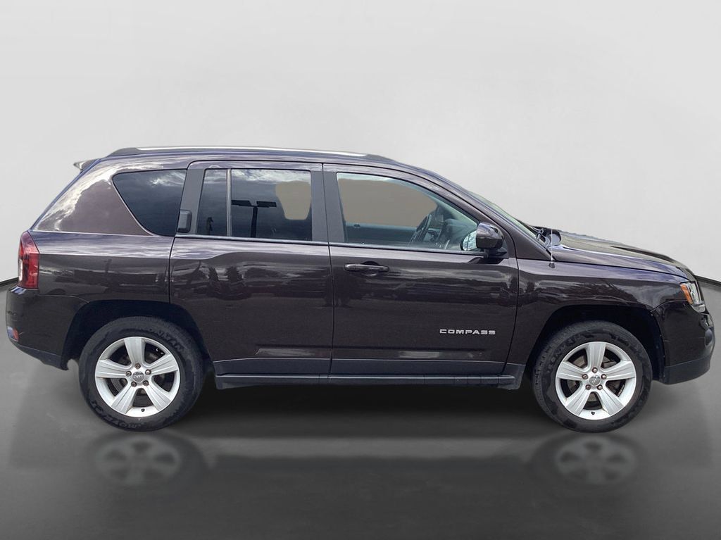 Used 2014 Jeep Compass Latitude w/ Sun/Sound Group AWD/4WD image 4