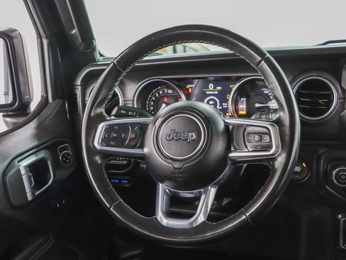 Used 2022 Jeep Wrangler Unlimited Sahara AWD/4WD image 13