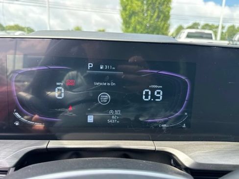 Used 2025 Kia Telluride AWD image 10