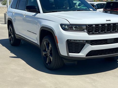 New 2026 Jeep Grand Cherokee L Limited w/ Limited Altitude Package AWD/4WD image 8