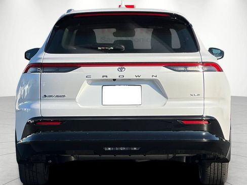 New 2026 Toyota Crown Signia AWD/4WD image 4