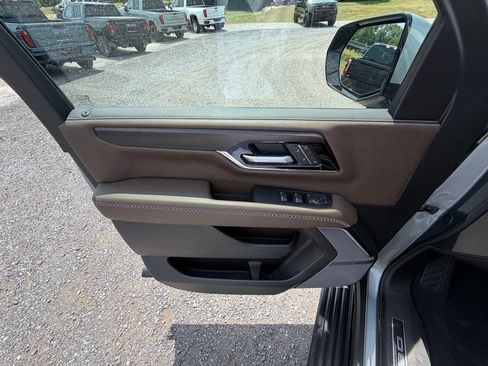 Used 2026 GMC Yukon XL Denali Ultimate AWD/4WD image 6
