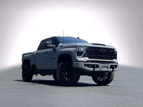 Used 2024 Chevrolet Silverado 2500 ZR2 w/ ZR2 Bison Edition AWD/4WD image 2