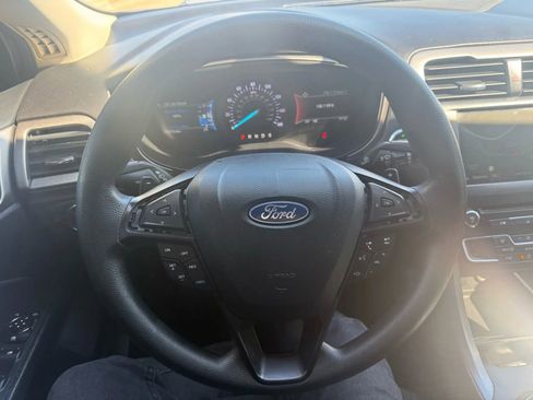 Used 2018 Ford Fusion SE w/ Fusion SE Technology Package image 12