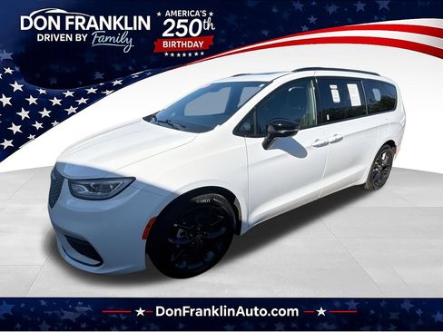 Used 2025 Chrysler Pacifica Limited FWD image 1