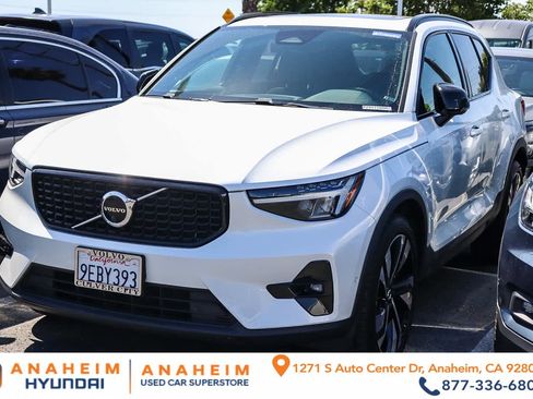 Used 2023 Volvo XC40 B5 Ultimate AWD/4WD image 1