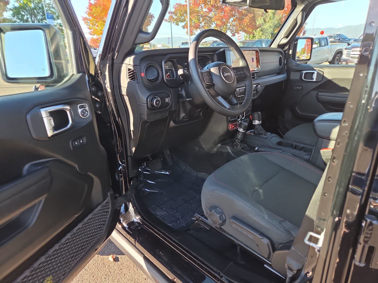 Used 2025 Jeep Wrangler Unlimited Rubicon AWD/4WD image 10