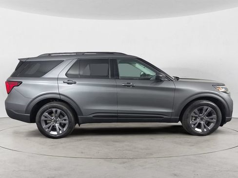 Used 2026 Ford Explorer Active w/ Active Comfort Package AWD/4WD image 4