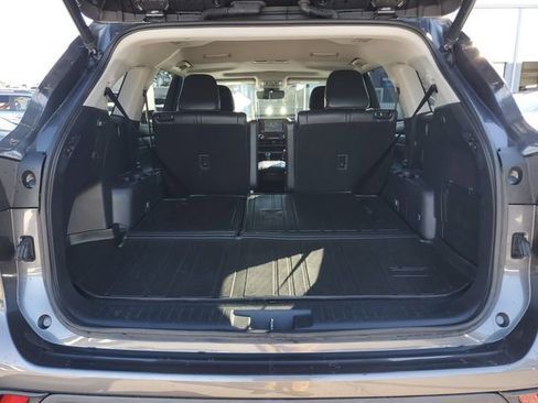 Used 2022 Toyota Highlander XLE image 10