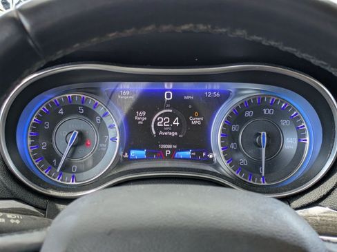 Used 2015 Chrysler 300 Limited RWD image 11
