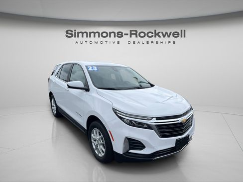 Used 2023 Chevrolet Equinox LT w/ LPO, Floor Liner Package image 3