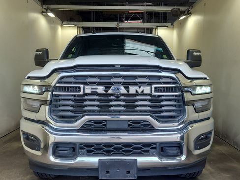 Used 2025 RAM 2500 Big Horn AWD/4WD image 3