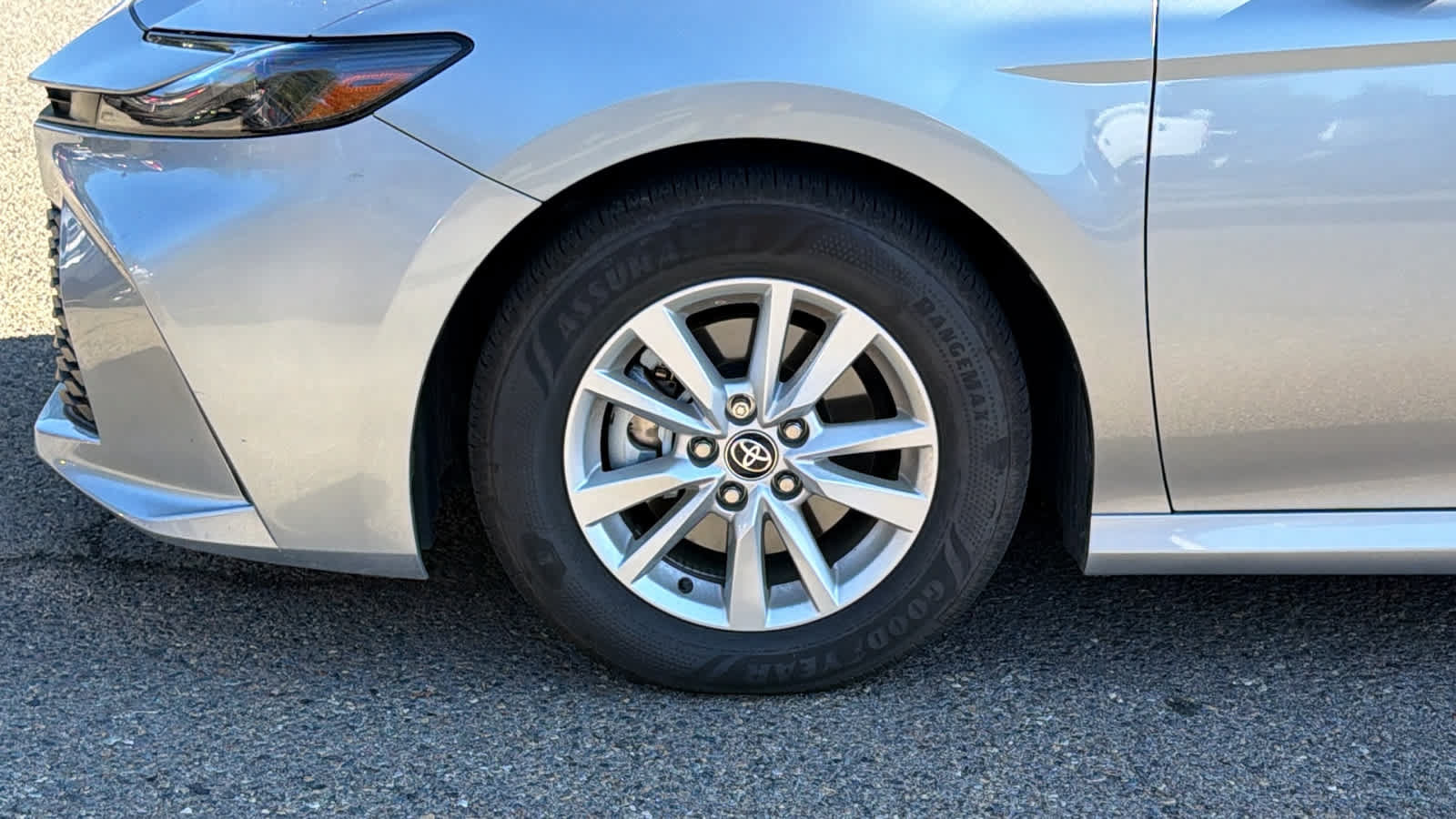 Used 2025 Toyota Camry LE FWD image 9